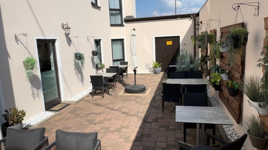 Hotel Zur Linde Saarlouis Exteriör bild